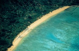 Archipel-des-Comores;-Forêt;-France;-Kaleidos;-Kaleidos-images;-La-parole-à-limage;-Lagon;-Laurent-Abad;-Mayotte;-Océan-Indien;-Plage;-Sable;-Stories-Pictures;-Turquoise;-Vue-aérienne